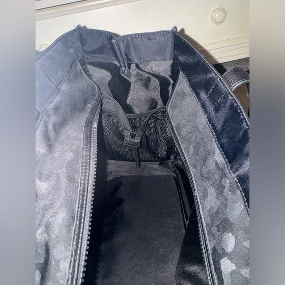 Lululemon Athletica Jacquard Camo Now and Always Large Tote in deep coal - Picture 6 of 12